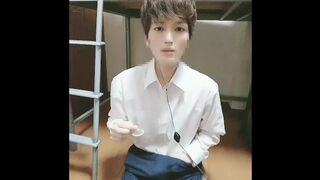 イケメン日本人のコンドームオナニー！最後は立ち上がって大量射精！004