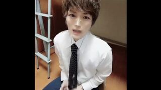 Masturbation of boys with glasses! Massive ejaculation without being able to put up while studying!