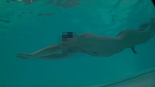 Twink loses trunks in hotel pool and swims naked