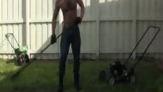 Mature Daddy Bear Bangs His Tattooed Gardener