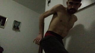 Mira how I play in my room