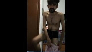 Me pongo de noche a follarme duro a mi masturbador, y le echo toda mi leche