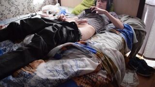 Guy jerks off his cock and cums on his shirt