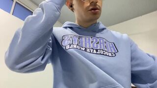 HACIENDO UNOS TRABAJOS PARA LA UNIVERSIDAD