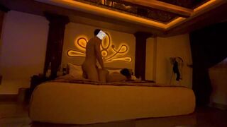 Mi novia se viene mientras me la cojo con un vibrador