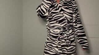 Zebra Robe Modus Vivendi Striptease grey jockstrap Femme Boy