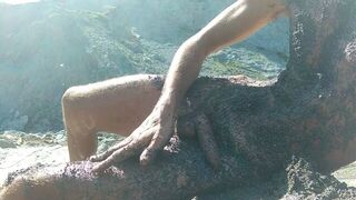 I Get Muddy and Do Nudism on a Virgin Beach in Front of a Gay Couple
