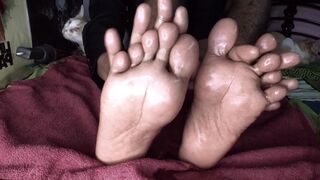 Sexy Male Feet Tease & Massage – POV Soles & Abs Show
