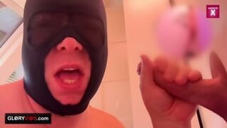 Cookie Wank At The Gloryhole