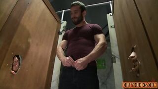 Muscle Gay Blowjob With Cumshot