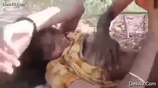 Dubli Patli Randi Ladki Ki Khet Me Chudayi Ho Gayi - Village Outdoor