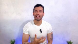 Carnicero dotado con 21cm penetra a pelo a su cliente favorito