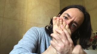 Sniffing and kissing my own feet after long walk