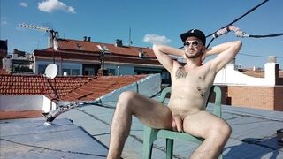 Xisco jerks off on the rooftop, there are voyeurs