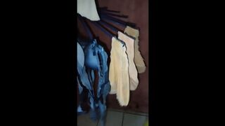 MARLBOROQUEENSEX - TANTE JEMUR PAKAIAN DALAM DI DALAM RUMAH