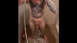 Come take a shower with WHITEBOISWAG219 comment if you would get in and wash my dick and ass