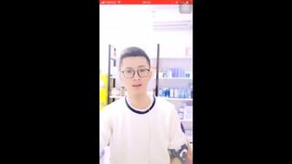 Trai Ä‘áº¹p Ngá»“i RÃªn Rá»‰ Khoe Cu