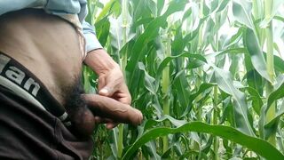 Handjob and hot cumshot in outdoor area