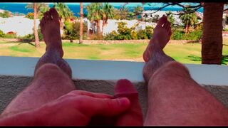 Extreme Turns Me On!!! Public MASTURBATION on the hotel balcony!