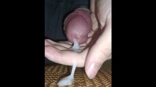 系带玩起来真舒服，粘液很多，玩得停不下来，精液也很多~  