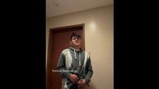 Masturbation Series: Public CR Jakol nanaman sa SB! Muntikan nakong mahuli haha