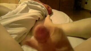 Masturbe (30) with one testicle