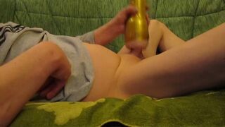 Masturbe (261) with one testicle