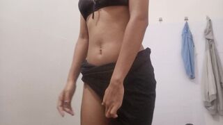 18+ school girl solo masturbating in her school hostel