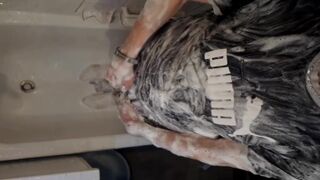 Double shorts & Puma t-shirt washing (slo-mo)