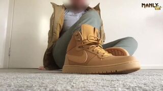 NIKES AND THICK SOLES - NEW SHOES SAME OLD FEET - MANLYFOOT - NEW SHOES SMELL GOOD TO!