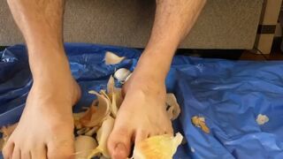 Man Toes Peels An Onion ASMR