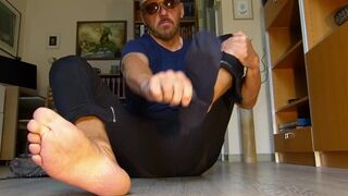 Man's scent (8) - smelling socks and feet