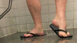 SFW: SOLO MALE FEET IN THE SHOWER FOR A FAN