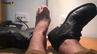 HOW DO YOU FEEL ABOUT WRINKLED SOLES - FEET ON THE DESK KIND OF DAY - MANLYFOOT