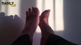 THE GOLDEN HOUR - THE ART OF FEET - MANLYFOOT