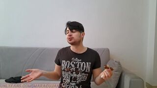 Naked Italian gorges on sweet food (ITA)