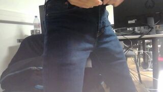 a risky jerkoff to night at work