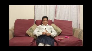 Intento meterme un vibrador y fallo pero termino corriendome encima