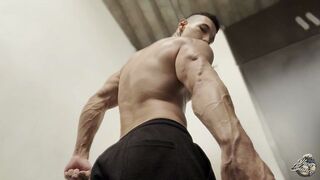 enjoying when I give u orders how to worship this body