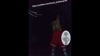 Me toco el rabo en un sitio público