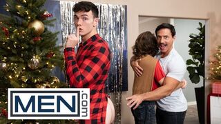 MEN - Reese Rideout Sneaks Behind Clark Reid For A Naughty Fuck While His BF Is In The Kitchen
