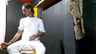 Enfermero aspirante se checa el ritmo por Rabaerre Artista