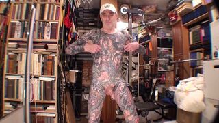 The Guy Next Door - Porn Model Leeharper Pinnomen - is Putting up a Masturbation Show In which He Will Spread His Glossy Tattoo Man Cream !