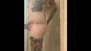 Straight daddy has anal fun in the shower