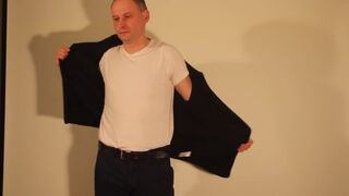 Kudoslong undresses showing his shaved smooth body and uncut cock