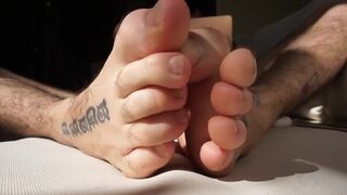 HUGE FEET BIG TOES MOSTER COCK & BALLS - SNIFF & WORSHIP