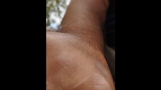 masturbandome en el bosque (me corro en mi barriga)