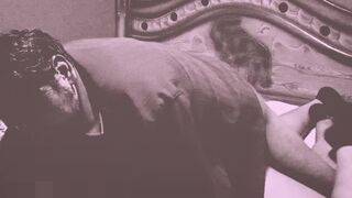 "Mi sissy no tiene vergüenza: grita y se corre obedeciendo"