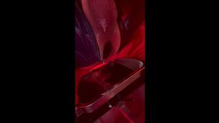 The nocturnal life of latex enthusiasts