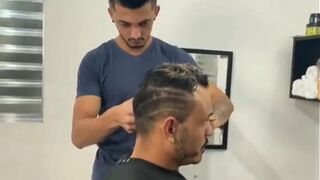 Kadu Ventrí and Edu Scott - Fucked my barber with very horny bareback sex